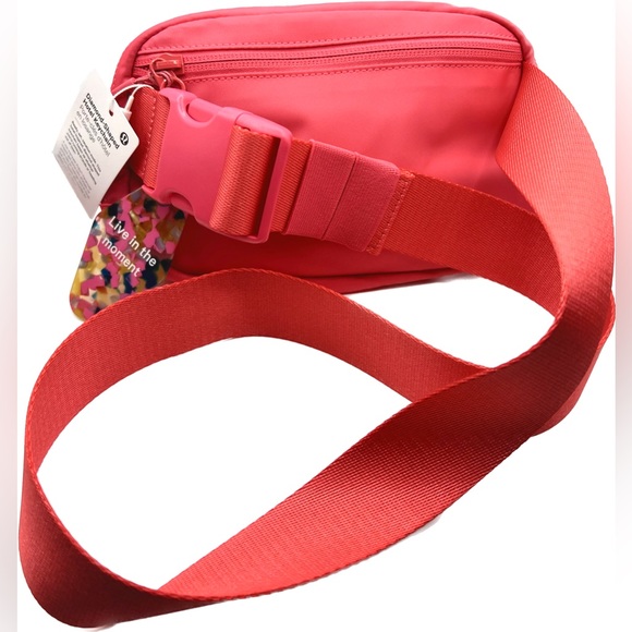 NWT Lululemon Everywhere Belt Bag-Lip Gloss Pink - Picture 3 of 7